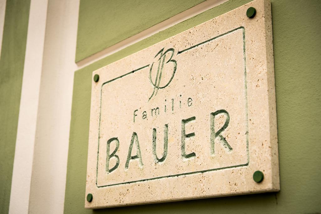 ホテル Weingut Familie Bauer Grossriedenthal エクステリア 写真