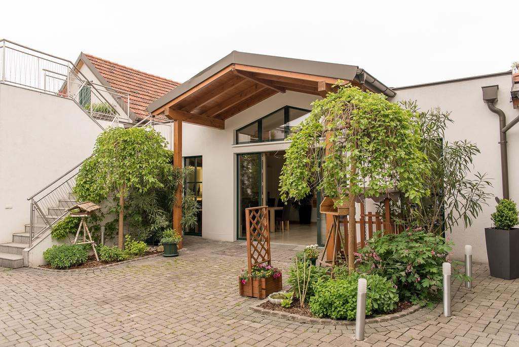 ホテル Weingut Familie Bauer Grossriedenthal エクステリア 写真