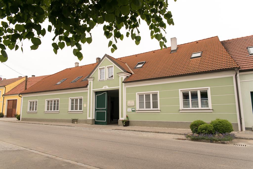 ホテル Weingut Familie Bauer Grossriedenthal エクステリア 写真