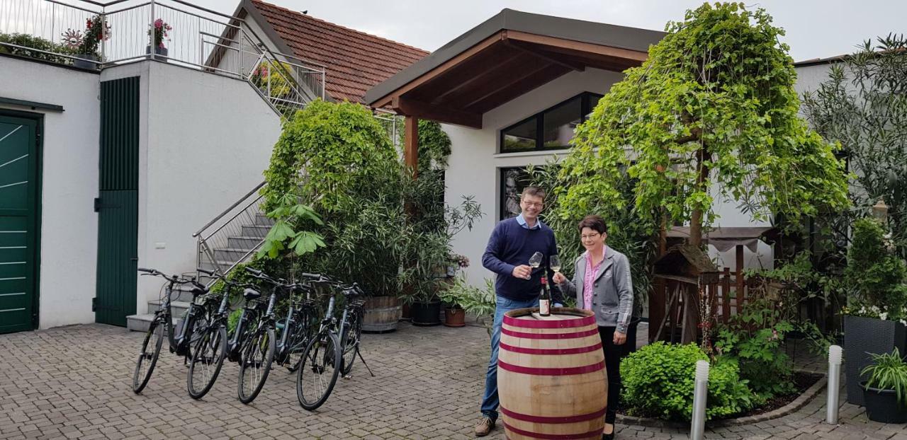 ホテル Weingut Familie Bauer Grossriedenthal エクステリア 写真